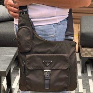 ⭐️Vintage Y2K Prada Tessuto Brown Multi-pocket Messenger Bag in New Condition.